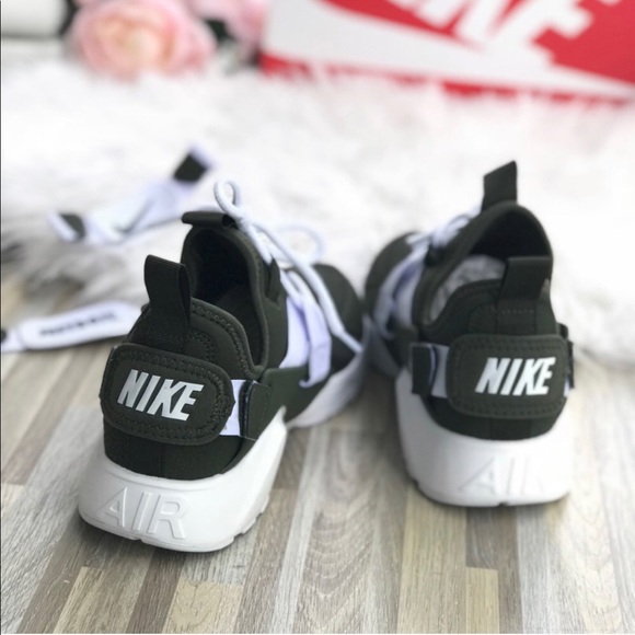 NWT Nike Air Huarache City Low Cargo Khaki WMNS. - Picture 5 of 8